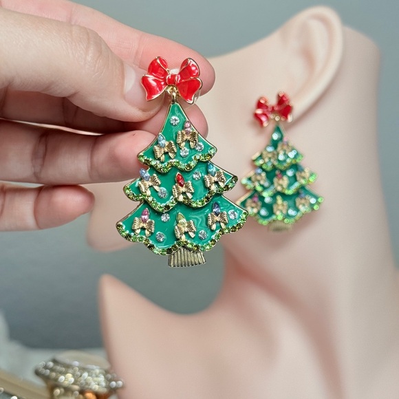 ⚜️ Elegant Christmas Tree Earrings 🎄 - Picture 4 of 6
